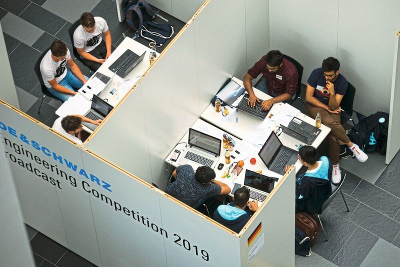 Impressionen von der 16. Engineering Competition (Rohde & Schwarz)