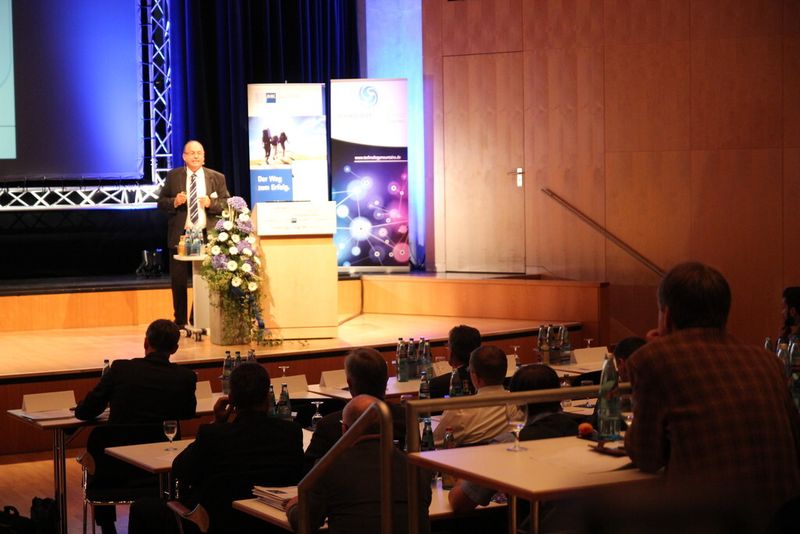 „Wenn das Produktionsvolumen von Medizinprodukteherstellern jährlich um rund 8 Prozent wächst, bedeutet das eine Verdopplung binnen sieben Jahren“, rechnet Dr. Uli Sutor, DMG Mori, vor. Darauf müssen sich die Produktionsverantwortlichen einstellen. (Reinhardt)