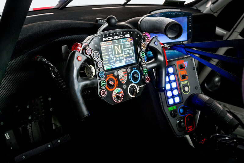 Das Cockpit wurde vor dem Hintergrund besserer Bedienbarkeit überarbeitet. (Porsche)