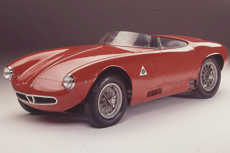 Anlässlich der Premiere der Open-Air-Variante des Alfa Romeo 4C Spider zeigt der Importeur dessen Urvater, den Alfa Romeo 1900 Sport Spider von 1954. Von dem Auto gibt es nur noch dieses eine Exemplar. (Foto: United Pictures)