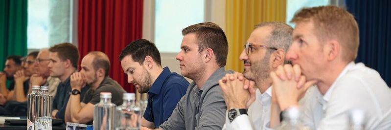 Das Swissmem-Zerspanungsseminar bringt Werkzeugentwickler und Anwender zusammen, um letztlich die Fertigungsprozesse zu optimieren. Das Swissmem-Zerspanungsseminar bringt Werkzeugentwickler und Anwender zusammen, um letztlich die Fertigungsprozesse zu optimieren.