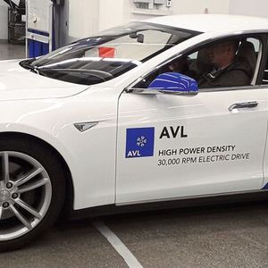 Die neue E-Achse wurde bereits in einem Tesla Model 3 getestet.(Bild:  Tribonex)