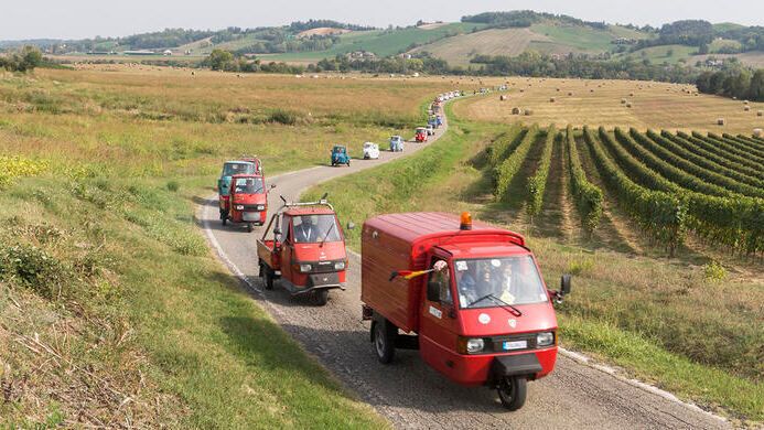 2019 zelebrierte Europas größte Ape-Rallye den 50. Geburtstag der Ape 50, dem „kleinsten und großzügigsten“ Nutzfahrzeug der Welt. Die Veranstaltung war die zehnte ihrer Art, die vom Ape Club of Italy mit Unterstützung von Piaggio Commercial organisiert wurde. (Bild: Piaggo)