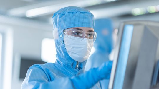 Paperless Manufacturing: Durchgängige Daten reduzieren Aufwand und Fehlerquote für Dokumentation und Freigabeprozesse.(Bild:  Siemens)