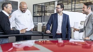 Von links: Michael-Julius Renz, Präsident Audi Sales Division China und Geschäftsführer Audi Sport, Chris Reinke, Leiter Kundensport, Oliver Hoffmann, technischer Geschäftsführer Audi Sport und Christian Otto, stellvertretender Chefredakteur der »Automobil Industrie«. (Audi Sport)