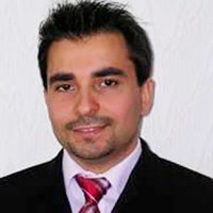 Weitere Teilnehmer an der Multicore-Diskussion: Mario Cupelli, HighTec, CTO, studierte Elektrotechnik an der Universität des Saarlandes. Nach Abschluss seines Studiums und Tätigkeiten als wissenschaftlicher Mitarbeiter startete er seine Karriere in 2002 bei der Firma HighTec EDV-Systeme GmbH. Seit 2009 ist er CTO bei HighTec. 
Die Firma ist spezialisiert auf die professionelle Pflege von GNU und LLVM basierende Compilersysteme und die Entwicklung sicherer Betriebssysteme sowie die Entwicklung innovativer Lösungen für Antriebssysteme.