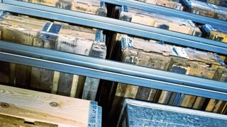 Bis 2022 investiert KSB in Halle rund 10 Mio. Euro in die Lagertechnik und in die mechanische Fertigung. (Bild: Viastore)