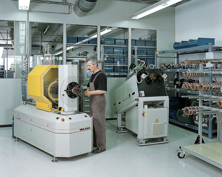 1993: Aus Teilen der Magdeburger Armaturenwerke MAW entsteht ein neues Auma Service Center mit besonderem Schwerpunkt: der nachträglichen Modernisierung und Automatisierung von Absperr- und Regelorganen in Altanlagen mit neuester Aktorik. (Auma)