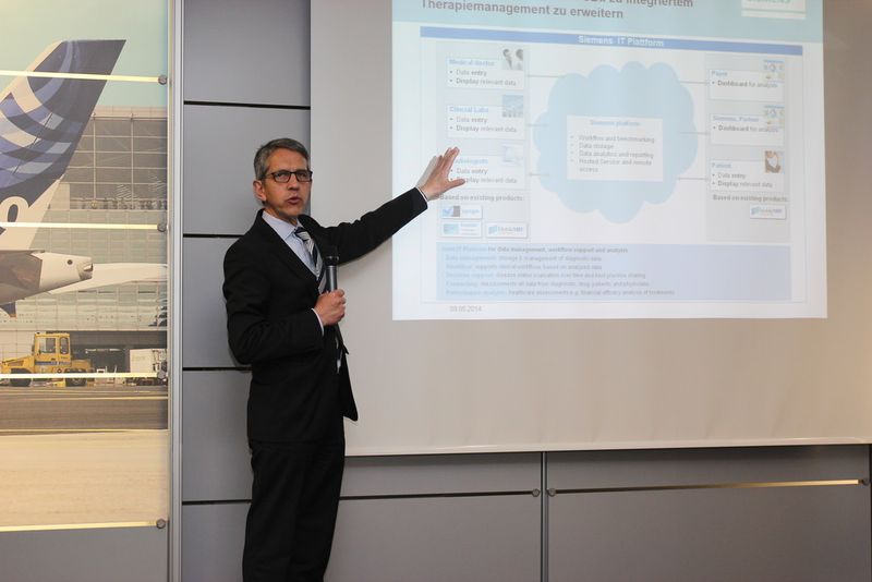 Key-Note-Speaker Dr. Michael Meyer, Vice President von Siemens Healthcare: „Keine Kabel, weniger Knöpfe, mehr Automatisierung. Was die Bedienung erleichtert, wird vom Markt honoriert.“ (Bild: Reinhardt)