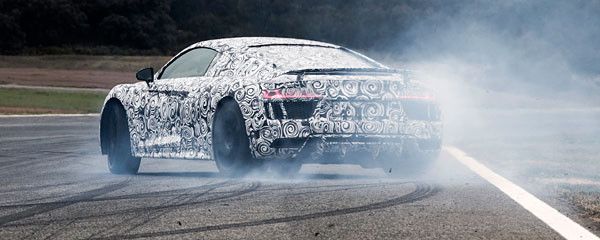 Audi schärft den R8 nach: Kurz vor dem offiziellen Debüt auf dem Genfer Salon durfte »Automobil Industrie« ein paar extrem schnelle Runden damit absolvieren – als Beifahrer.(Foto:  Audi)