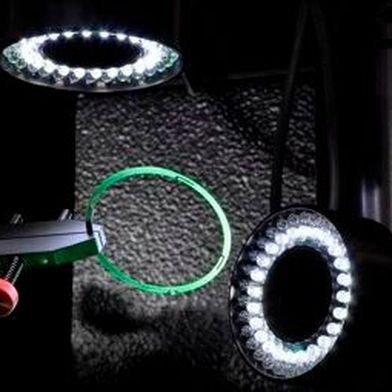 Jede hergestellte Feder durchläuft dynamische Tests und eine optische Kontrolle. (Bild: Ressorts Industriels SA)