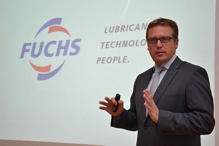 Stefan Fuchs, Vorstandvorsitzender Fuchs Petrolub SE, zeigte die weltweiten Aktivitäten seines Unternehmens auf. (Foto: Michel)