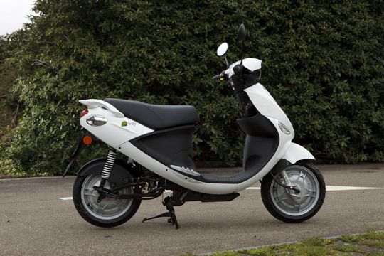 Die Preise für einen E-Roller beginnen bei umgerechnet 100 Euro im Monat. (Archiv: Vogel Business Media)