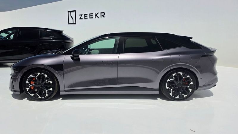 Der Zeekr 7GT ist gut 4,8 Meter lang, 1,9 Meter breit (ohne Außenspiegel) und knapp 1,5 Meter hoch. (Bild: Mauritz – VCG)