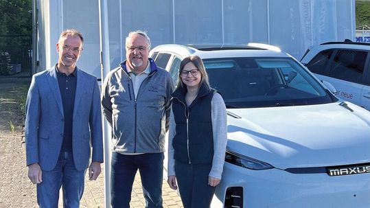 Das Team vom Autohaus Petrat in Olsberg im Hochsauerland.(Bild:  Astara/Maxus)