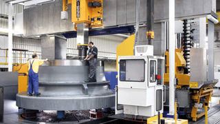 Die von Krauss-Maffei im Lohnauftrag gefertigte eine Mahlschüssel misst 5,20 m Durchmesser und 2 m in der Höhe. Bild: Krauss-Maffei (Archiv: Vogel Business Media)