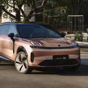 Lynk & Co bringt mit dem 08 ein drittes Modell nach Europa.(Bild:  Lynk & Co)