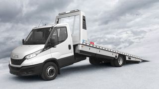 Dank des Knickmechanismus ist das Fahrzeug schnell ladebereit und bietet einen Auffahrwinkel von 10,5 Grad. (Bild: Algema Fit-Zel)