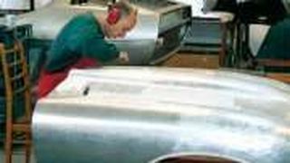 Die Oldtimerrestauration erfordert viel spezielles Fachwissen. Ohne eigenen Ausbildungsberuf könnten Experten bald knapp werden. (Archiv: Vogel Business Media)