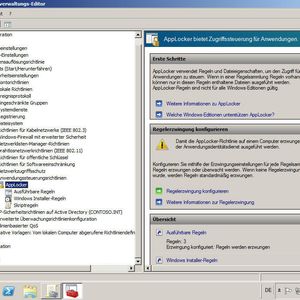 Die Einstellungen für Applocker finden sich im Bereich  Computerkonfiguration/Richtlinien/Windows-Einstellungen/Sicherheitseinstellungen/Anwendungssteuerungsrichtlinien. Der Eintrag AppLocker startet die Erstellung von Richtlinien  An dieser Stelle finden sich alle  Einstellungen, um Applocker im Netzwerk einzubinden. Ausführbare Regeln erlauben das Sperren von *.exe- und *.com-Dateien auf den PCs. Windows-Installer-Regeln steuern die Installer *.msi und *.msp, Skriptregeln wiederum beeinflußen Dateien mit den Endungen *.js, *.ps1, *.vbs, *.cmd und *.bat.