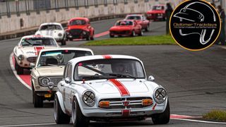 Auf der Rennstrecke Bilster Berg können auch Besitzer von Young- und Oldtimern ihre Fahrzeuge sportlich bewegen. (Toppmoeller Fotografie)