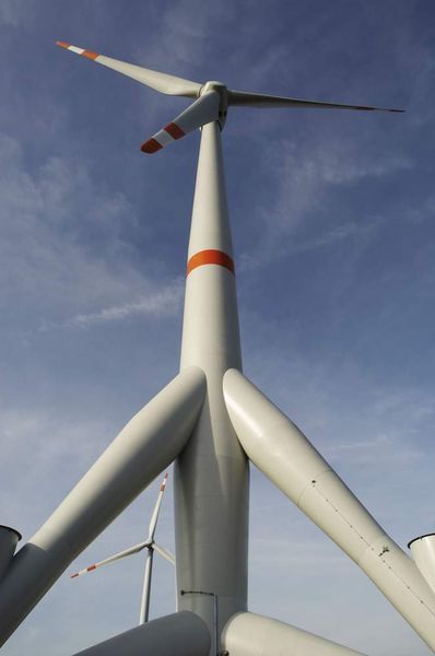 Windenergieanlage (Mulitbrid M5000) vor der Küste von Borkum: Für die Verkabelung der Gondeln wurden Ölflex Classic 110 und Ölflex 440 CP eingesetzt.  Bild: Areva Multibrid (Archiv: Vogel Business Media)