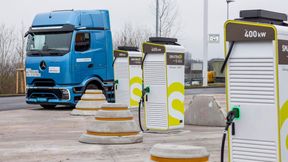 EnBW-Ladepark in Regau (Oberösterreich) mit Ultraschnellladern für Lkw und Pkw. (Bild: Smatrics EnBW)