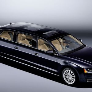 Da für einen Kunden die Langversion des A8 offenbar nicht lang genug war, hat Audi kurzerhand den Audi A8 L extended ins Leben gerufen.(Foto:  Audi)