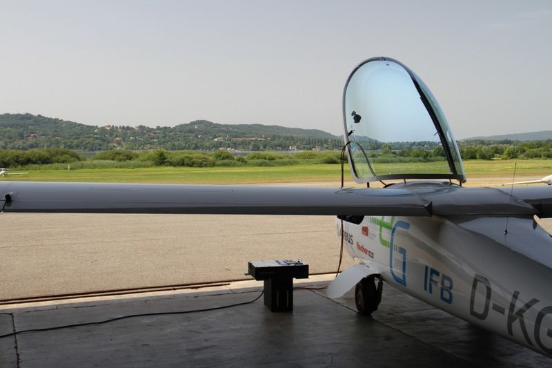 Der Rückflug nach dem Ladevorgang der Batterie war aufgrund des steilen Alpenanstiegs in der Südschweiz eine besondere Herausforderung. (Bild: Universität Stuttgart, IFB)