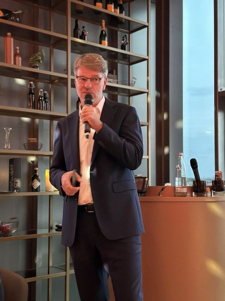 Prof. Dr. Henrik Müllers (TU Dortmund) Lagebild zu Konjunktur, Strukturkrise und technologischem Aufbruch... (Bild: Vogel IT-Akademie)