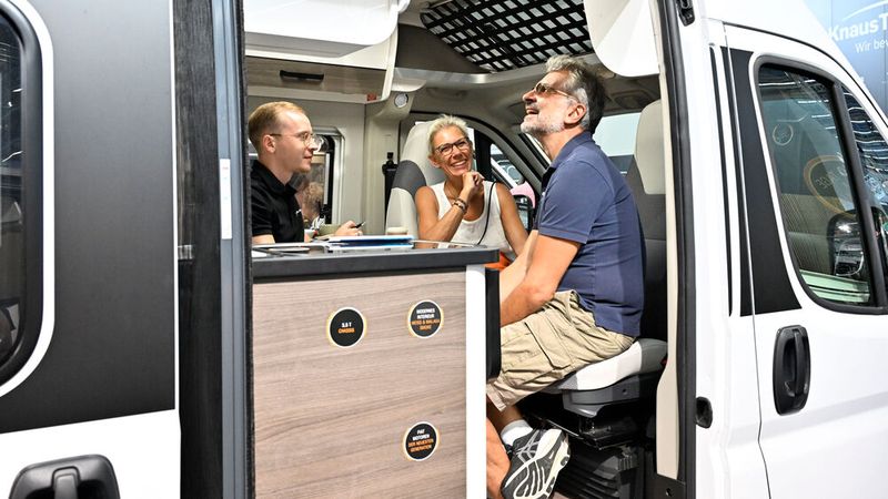 Das Interesse an Freizeitmobilen ist hoch, es muss nur entsprechend bedient werden.(Bild:  Messe Düsseldorf / ctillmann)