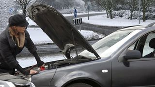 Der Stromverbrauch steigt, die Leistungsfähigkeit sinkt: Autobatterien werden in der kalten und feuchten Jahreszeit besonders gefordert. (Johnson Controls)