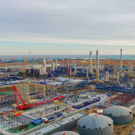 Im Rahmen des Tianjin-Nangang-Ethylenprojekts wird derzeit eine Ethankrackanlage mit einer Kapazität von 1,2 Millionen Tonnen gebaut, die Ende 2023 in Betrieb gehen soll.(Bild:  Ineos)