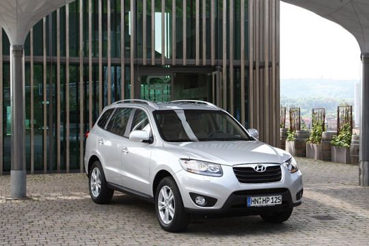 Auf den ersten Blick erkennt man die Neuauflage am Kühlergrill, der nun eine Chromblende und ein nach oben gerücktes Hyundai-Emblem trägt. (Archiv: Vogel Business Media)