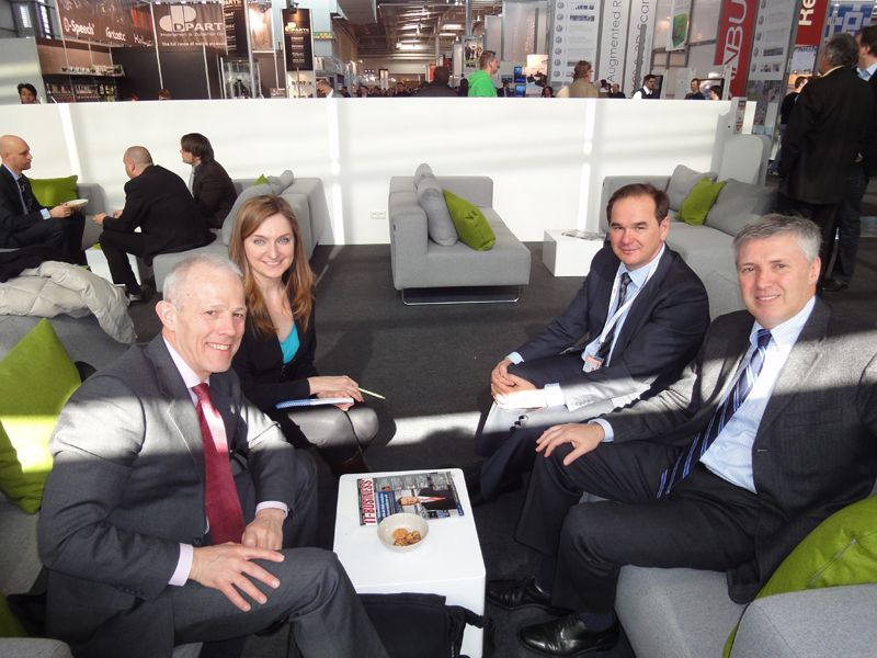 London is calling: unsere englische Agentur (v.l.) Colin Smith, Vera Nikolic, OSP Agentur, Werner Nieberle, IT-BUSINESS, und David Oliver, OSP (Archiv: Vogel Business Media)