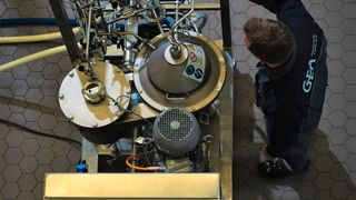 GEA ist mit dem Pathfinder-Separator bei Schneider Electric in Hannover mit dabei. Er wird als einfach bedienbare Zentrifuge mit wenig Platzbedarf beschrieben. Die Ergebnisse mit ihm könnten propblemlos skaliert werden. (Bild: GEA)