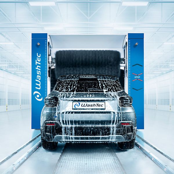 SoftCare SE ist zuverlässig und leistungsstark – das Arbeitstier unter den Portalwaschanlagen. (Bild: WashTec Cleaning Technology GmbH )