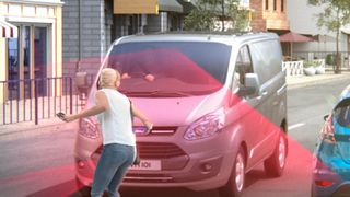 Der Notbremsassistent kostet Transit-Kunden 1.200 Euro netto. (Ford)