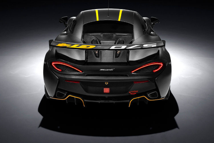 Ein zusätzlicher Kühler sitzt sitzt unterhalb der aus der GT3-inspirierten Motorhaube mit Kühlluftausgangskanälen. (Foto: McLaren)