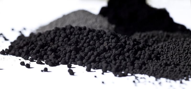 Carbon Black wird in der Regel mit hohem Energie- und Prozessmaterialaufwand hergestellt. HiQ-Carb wird deshalb Standart-Leitruß durch neuen und viel grüneren hochwertigen Acetylenruß ersetzen. (Orion Engineered Carbons)