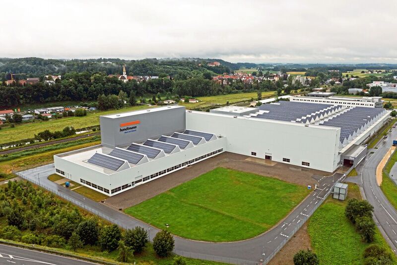 Für den Neubau der Handtmann Maschinenfabrik wurde Dematic mit der Konzeption und Umsetzung des Großprojekts betraut.  (Bild: Dematic)