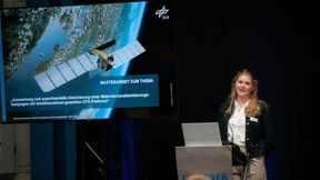 Johanna Buschmann, M.Sc., erhielt den Peter-Dornier-Stiftungspreis 2026 für ihre Masterarbeit am DLR zur höheren Impact-Toleranz von 3D-Geweben gegenüber 2D-Laminaten in der Luft- und Raumfahrt (Bild: Dornier GmbH)
