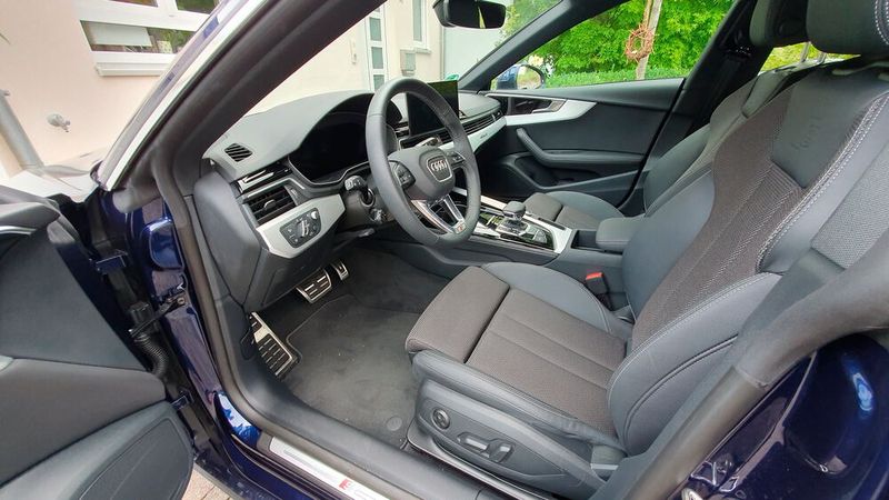 5. Das Fahrgefühl :  Bei den Testfahrten erwies sich das Modell als perfekter Langstreckenbegleiter. Man hat in allen Fahrsituationen ein sicheres Gefühl, die Lenkung arbeitet präzise, und der Fahrkomfort ist dank adaptiver Dämpferregelung hoch. (Bild: Mauritz – VCG)