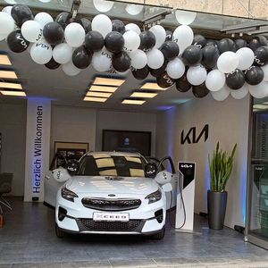 Das Autohaus Bekirovski betreibt in seiner Heimatstadt Dormagen nun einen Pop-up-Store.(Bild:  Bekirovski)