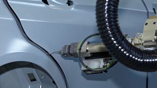 Speziell geformte Düsen erreichen auch versteckte Stellen. (Bild: SCA)