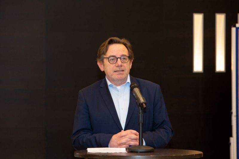 Der Chefredakteur der eGovernment Computing, Manfred Klein, hielt die Laudatio auf den Gewinner des Digital Transformations Awards Henning Lühr (Gaby Ahnert – Eventfotograf)