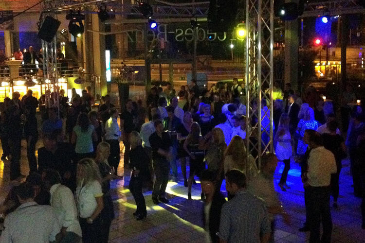 Abends gab es an allen Lueg-Standorten eine große Disco-Party. (Foto: Lueg)