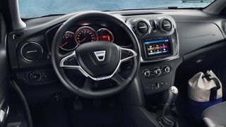 Dacia wertet Logan und Sandero auf. Das zeigt sich vor allem im Innenraum. (Dacia)