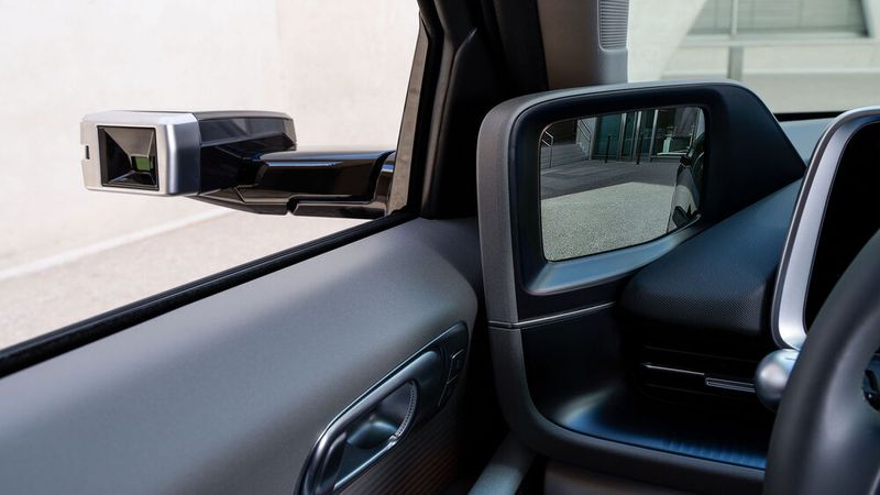 Die Kombination aus Rückkameras und Bildschirmen kostet 1.300 Euro extra. (Bild: Hyundai)