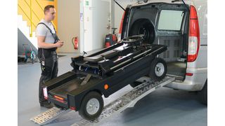 Mit umgeklapptem Fahrerstand ist das „HopOn“ Classic gerade einmal 60 Zentimer hoch und passt so in jeden Kastenwagen. (Bild: Carit Automotive)